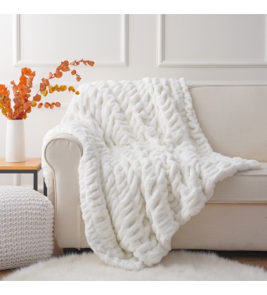 Luxury White Double Sides Warm Thick Ruched Minky Fabric Manufacturer Hugs Faux Fur Blankets for Winter